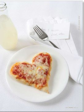 annamagpizza anna magazine heart pizza | simple pretty