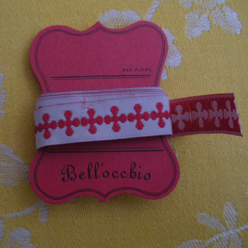 dingbat bell'occhio dingbat ribbon | simple pretty