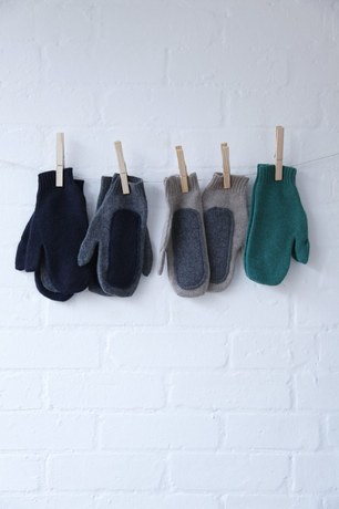 chinti and parker cashmere mittens | simple pretty
