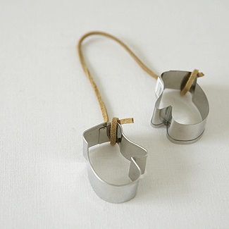 mitten1 mitten-shaped cookie cutters from billet | simple pretty