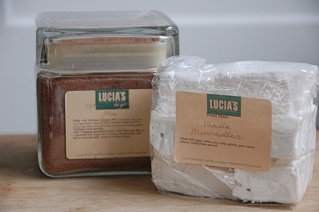 lucia's to-go hot chocolate and marshmallows | simple pretty